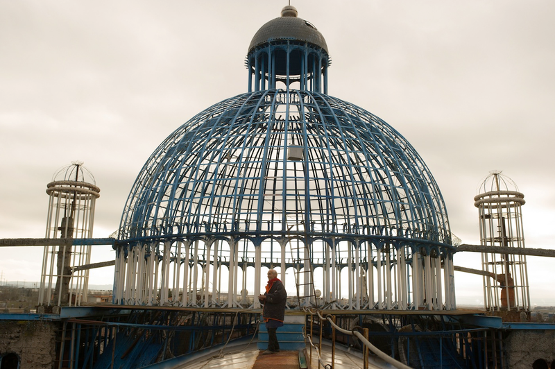 Illustration for article titled Dome Houses to Protect You from the Dark Future